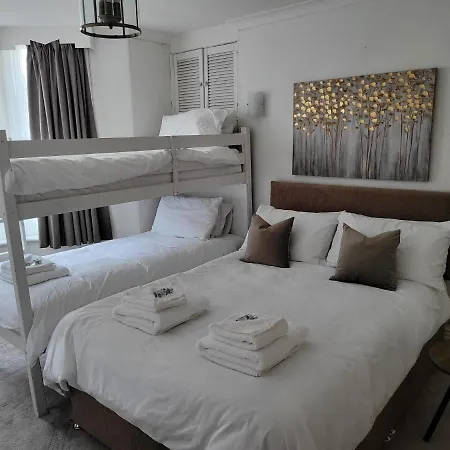 Seaside Flat With Fireplace Fast Wifi Free Parking Apartment