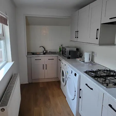 Seaside Flat With Fireplace Fast Wifi Free Parking *